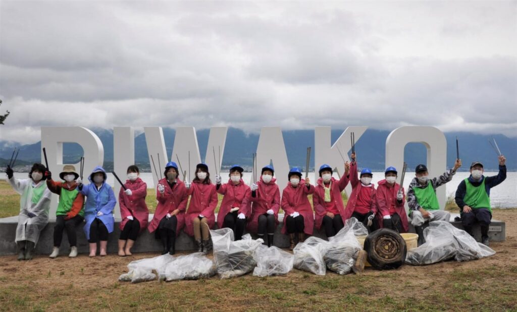 2021年7月1日守山市「第2なぎさ公園(野洲川河口湖岸緑地)での清掃活動の様子